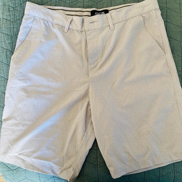 Men’s shorts. Tommy Armour, Hurley, & Haggar - Picture 8 of 14